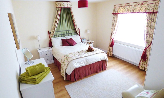 Bushmills House | Meadow Cottage 4 Star NITB accomodation