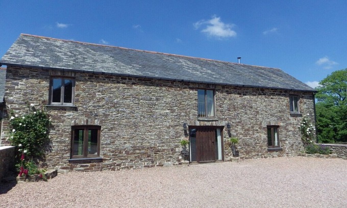 Winkleigh House | Meadow Cottage (Sleeps 8/9. 4 Bedrooms) Indoor heated pool and fishing lake