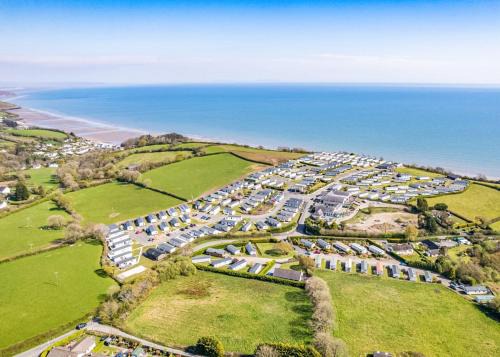 Wiseman's Bridge Resort | Meadow House Holiday Park