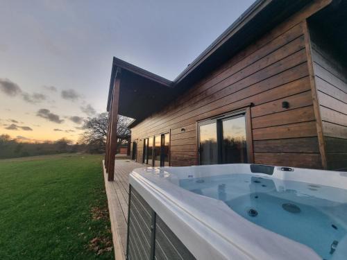 Burstall House | Meadow Valley Lodge 3 - Hot Tub