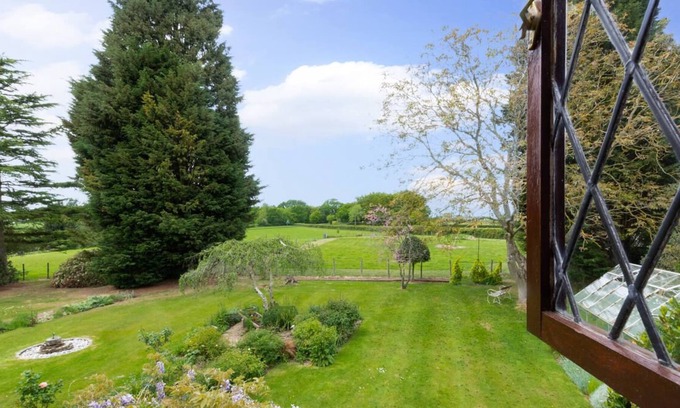 Ewhurst Green Apartment | Meadow View in the beautiful Rye