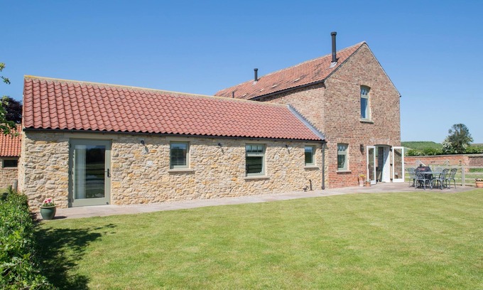 Burythorpe House | Meadow View - Luxury barn with breathtaking views near York