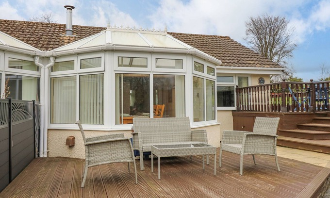 Ciliau-Aeron House | MEADOW VIEW, pet friendly, with open fire in Ciliau Aeron