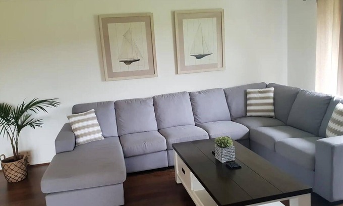 Yanakie House | Meadow Views. spacious house. Minutes from Wilson Promontory