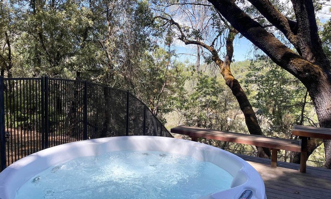 Auburn Cottage | Meadow Vista Mountain Escape w/River Views!