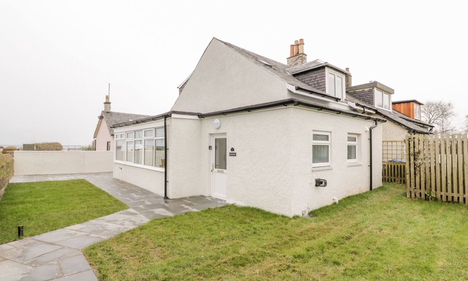 Maidens Cottage | MEADOWBANK, pet friendly, country holiday cottage in Maidens