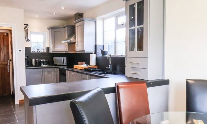 Briggswath House | MEADOWFIELD HOUSE, pet friendly, country holiday cottage in Lythe