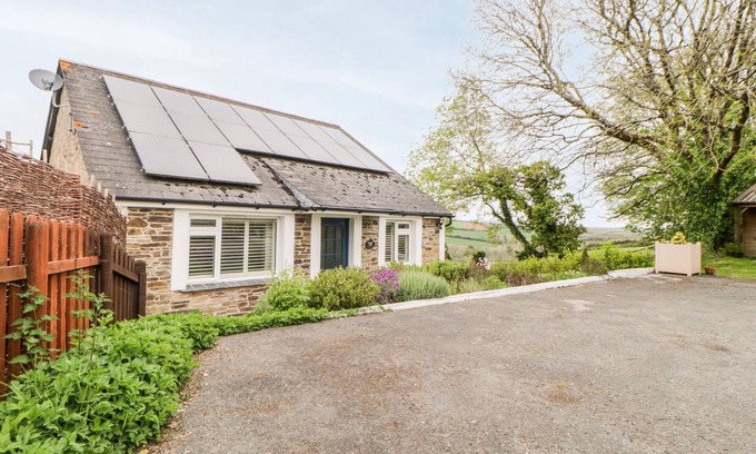 Newton Ferrers Cottage | MEADOWLEA COTTAGE, family friendly, with a garden in Newton Ferrers