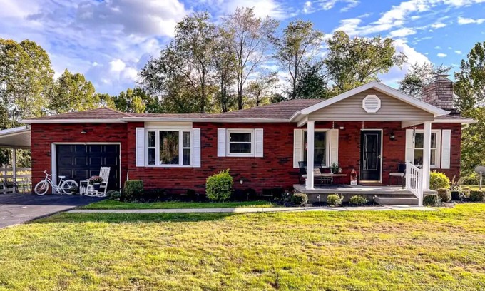 New Plymouth House | Meadows Edge -In the heart of the Hocking Hills!