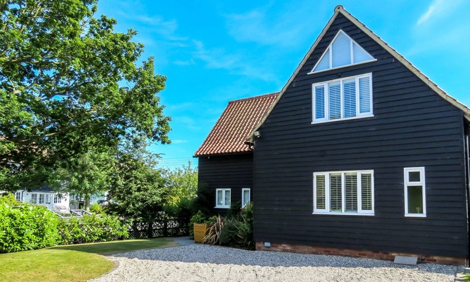 Thorpeness Apartment | Meare House - sleeps 10 guests in 4 bedrooms