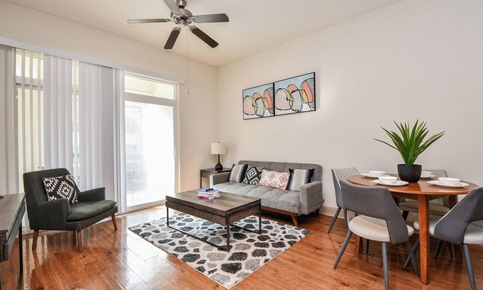 Astrodome Apartment | Med Ctr NRG Galleria Cozy 1 bed with Pool View