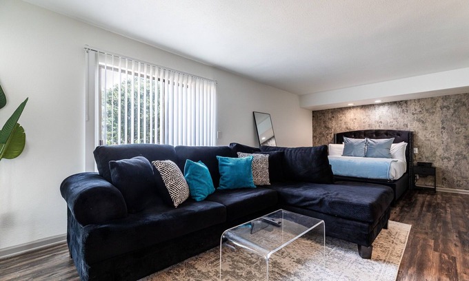 Texas Medical Center Apartment | MedCenter Apt Studio: NRG Stadium, Toyota Center, Downtown Houston,Galleria Mall