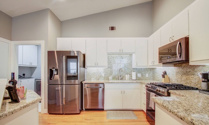 Willow Meadows/Willowbend Area House | Medical Center NRG Fall Special No Cleaning Fee