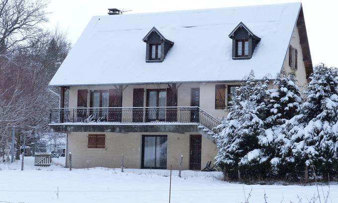 Saint-Sauves-d'Auvergne House | MEDICAL PRESCRIPTION: MAKE THE FULL OF ENERGY, OXYGENATION, REST, RELAXATION.