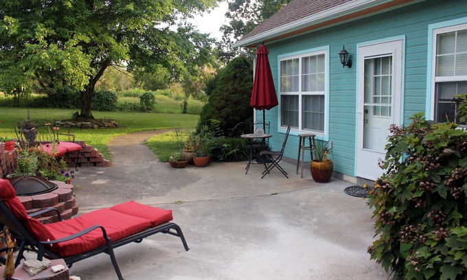 Eureka Springs Apartment | Meditation Sanctuary, vegan community, 22 acres, nature, walking trail, hot tub.