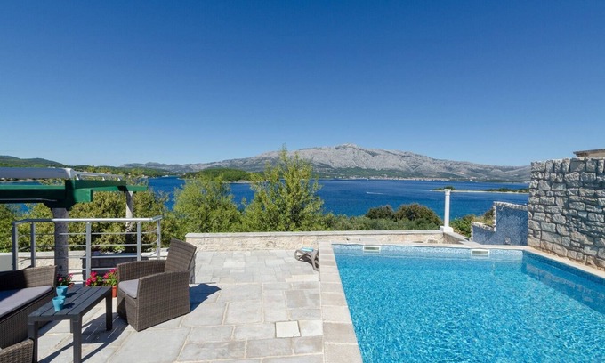 Vela Glavica Villa | Mediteranea traditional stone house with pool, BBQ and beautiful sea view