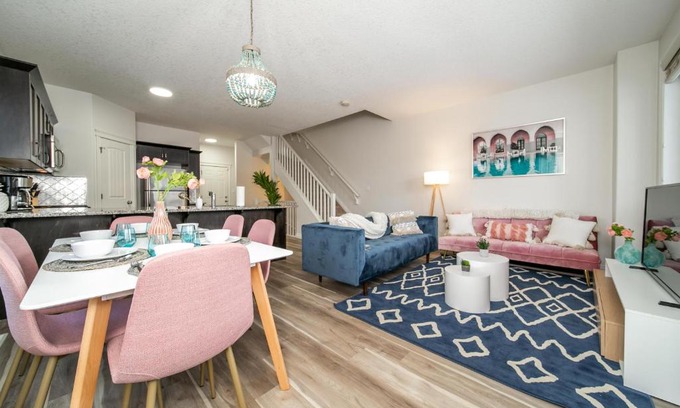 Northwest Edmonton House | Mediterranean Retreat - King Bed - Fireplace - Garage