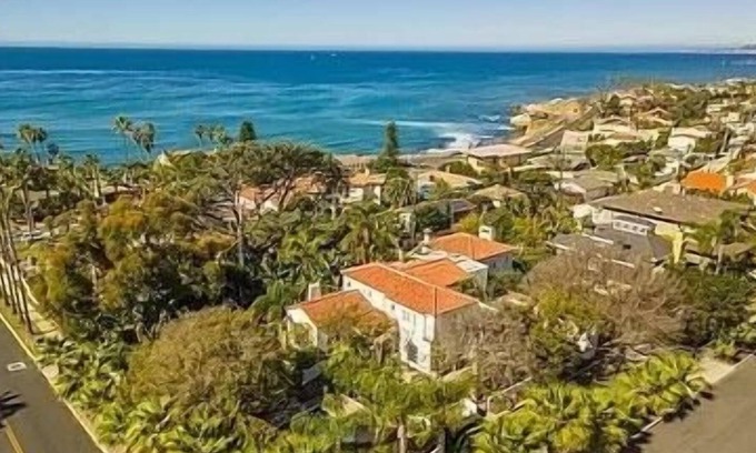 Sunset Cliffs House | Mediterranean Riviera Circa 1927: Casa Blanca Sunset Cliffs w Pool/Spa 1/2 acr