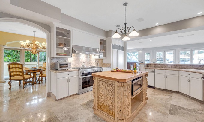 Harbor Beach House | Mediterranean Villa | Heated Pool | Venice of America | Riverside View | Venetian Key | RESlDENCES