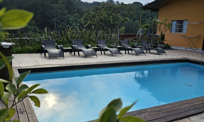 Juquitiba House | Medium-sized country house with heated pool and barbecue area