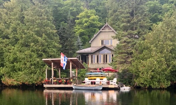Chelsea House | Meech Lake Lodge - Family Getaway