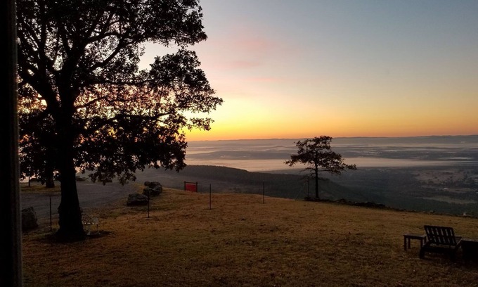 Dardanelle Cabin | Meek's Mountaintop Retreat - Mt Nebo State Park - Sunrise Point - Historic Home
