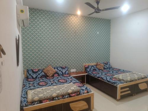 Omkareshwar Hotel | MEERA