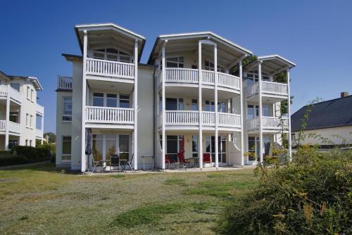 Gohren Apartment | Meeresblick Residenzen FeWo02 mit gratis Schwimmbadnutzung im AHOI Sellin