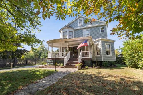 Hough House | Meerkat Manor- 5 Min Drive to CLE Clinic