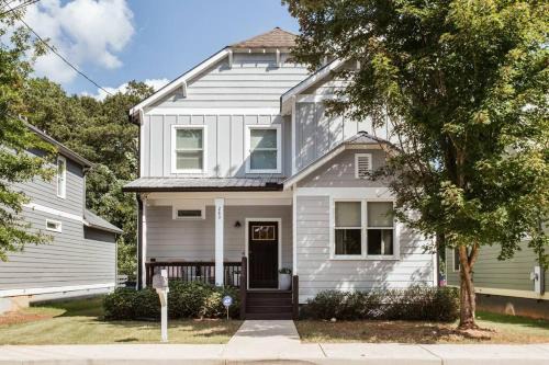 Athens House | Meet Me in Athens I Beautiful 4-Bdrm House I 1 Mile to DT and Mins to UGA