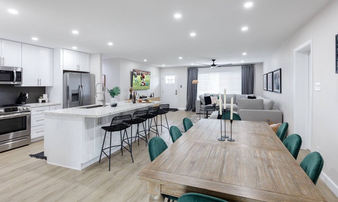 Scottsdale Estates Ten House | Meet Virginia - 2 Primary Suites+Heated Pool+Hot Tub, Close to Old Town