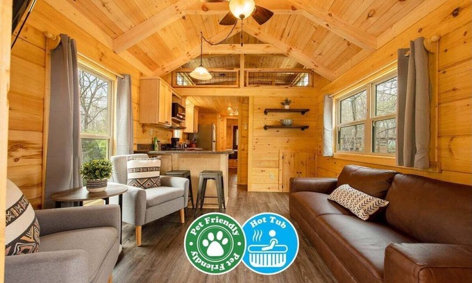 Lookout Valley Neighborhood Association Apartment | Meg Cabin | Tiny Rustic Comfort on Lookout Mtn.