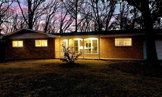 Columbia House | Mega retreat