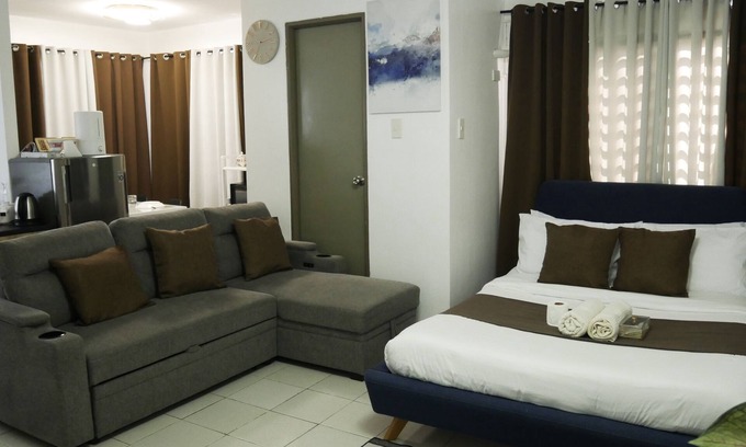 Balibago Condo | Megan Montagne Suite with AC and WiFi in marvelous City of Santa Rosa
