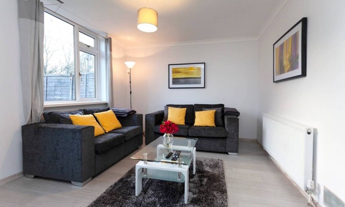 Loughborough House | ⭐MegaShelley | Nearby Uni | 3BD | Wifi | Parking⭐