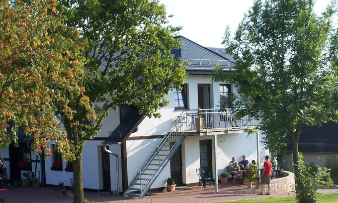 Eibelshausen Apartment | Meggi's Farm, apartment morning sun