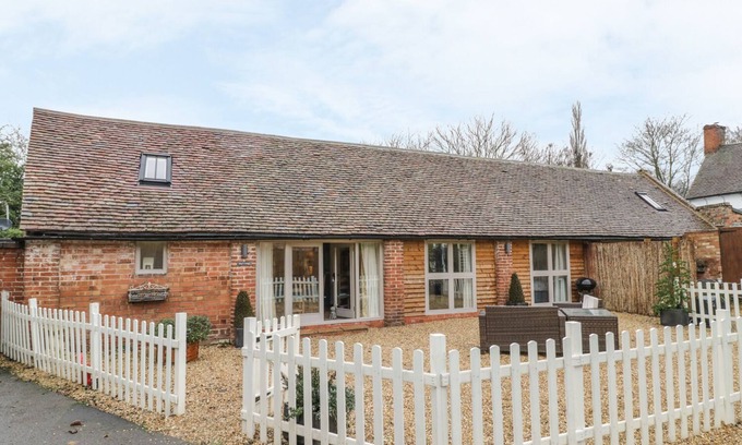 Tiddington Cottage | MEGS COTTAGE, family friendly, luxury holiday cottage in Tiddington