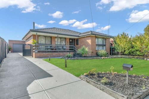 Tullamarine Villa | Melbourne Airport Pet friendly Guest House