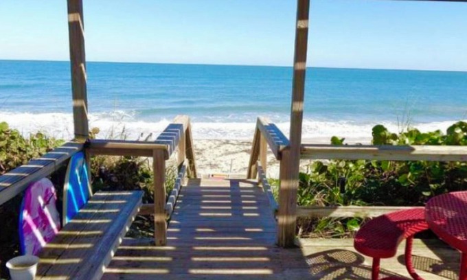 Melbourne Beach Cottage | Melbourne beach DIRECT OCEANFRONT u-c private beach access last min deals