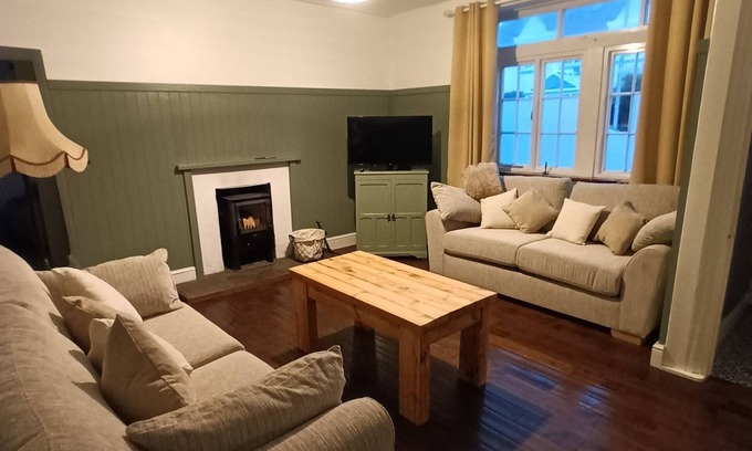 Pembroke Cottage | Melbourne Cottage Situated In The Centre Of Pembroke South Wales