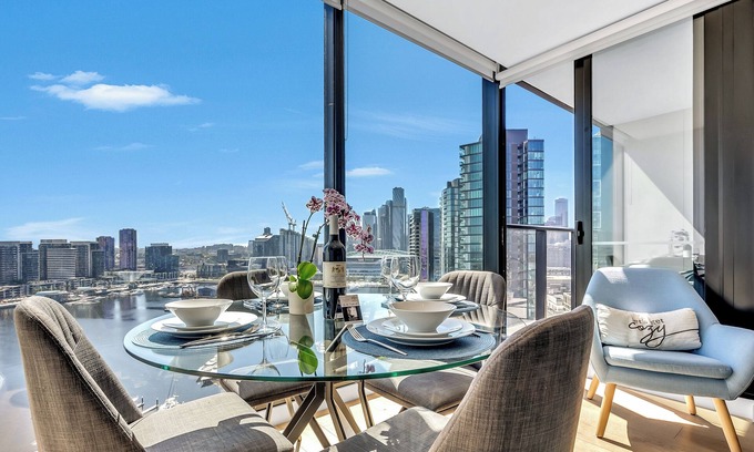Docklands Apartment | Melbourne Lifestyle Apartments - Best Views on Collins