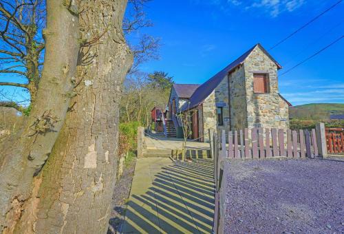 Dinas House | Melin Y Cim