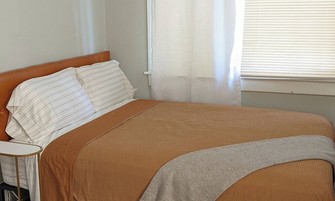 Eastside House | Mellow ☮ BnB, a NEW 3/1.5 in Victorian District