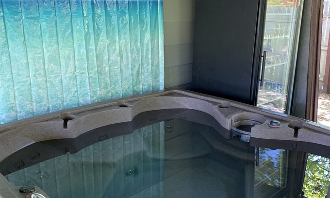 North Perry House | Melodic Forest~Hot Tub, Music Studio, Close to Wineries, Erie & Cleveland