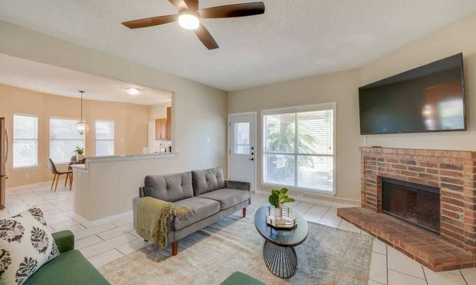 Flower Mound House | Melody Home near Grapevine, DFW Airport w backyard