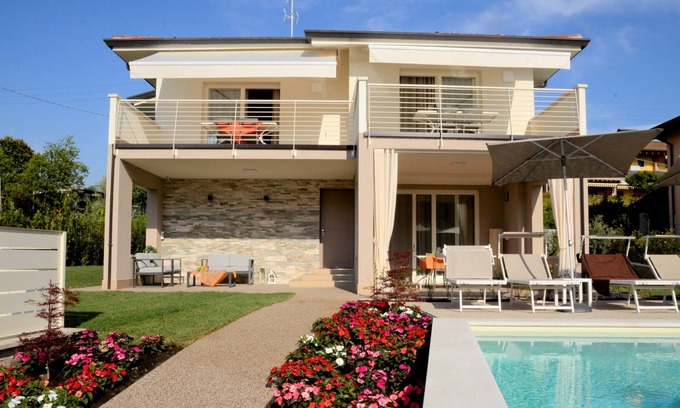 Lazise Apartment | "MELOGRANO" Charming Apartment with Pool in Lazise on Lake Garda.