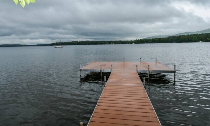 Melvin Village House | Melvin Bay escape - Lake Winnipesaukee amazing sunsets!