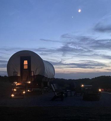 Glenwood House | Memorable Vacation in 1800s-Style Covered Wagon in Glenwood, Iowa