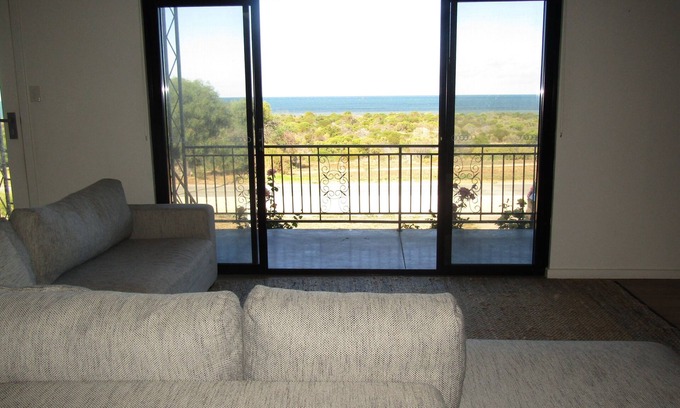 Tiddy Widdy Beach House | Memories by the Sea - Esplanade position!