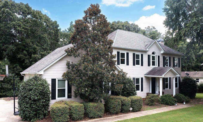 Gainesville House | Memories by the Lake: Get 20% off until Nov 30!